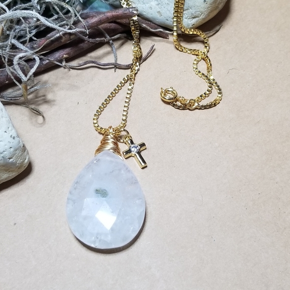 Solar quartz and gold necklace - Picture 2 of 4